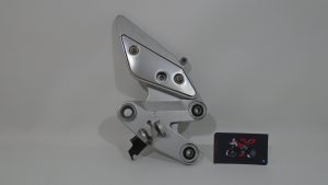 SOPORTE ESTRIBO DELANTERO DEERECHO YAMAHA FZ6 S2 07-10